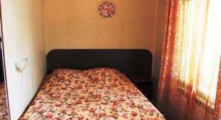 Гостиница Guest House on Parkovaya ulitsa Геленджик Двухместный номер с 1 кроватью или 2 отдельными кроватями и балконом-2